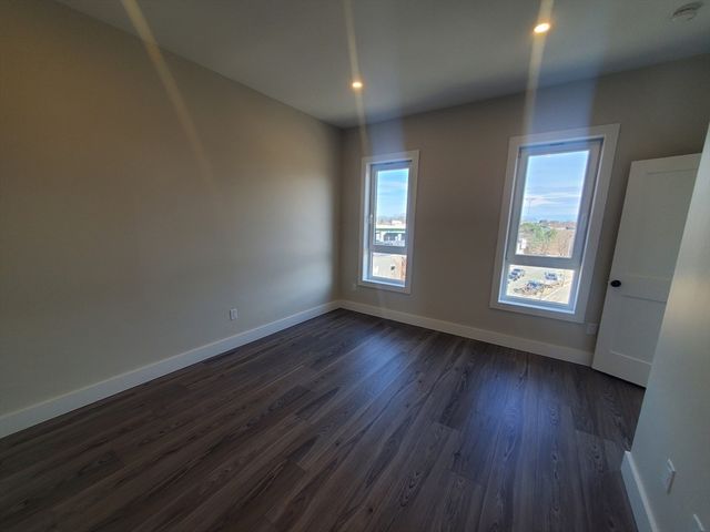 64 Tolman 3, Boston, MA 02122