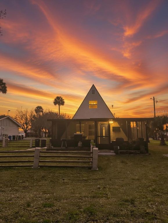 Image 2 of property listing at 118 DRIFTWOOD LANE, Georgetown, FL 32139