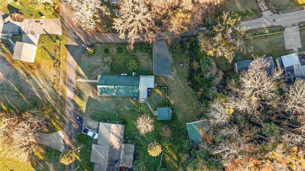 Image 50 of property listing at 118 DRIFTWOOD LANE, Georgetown, FL 32139