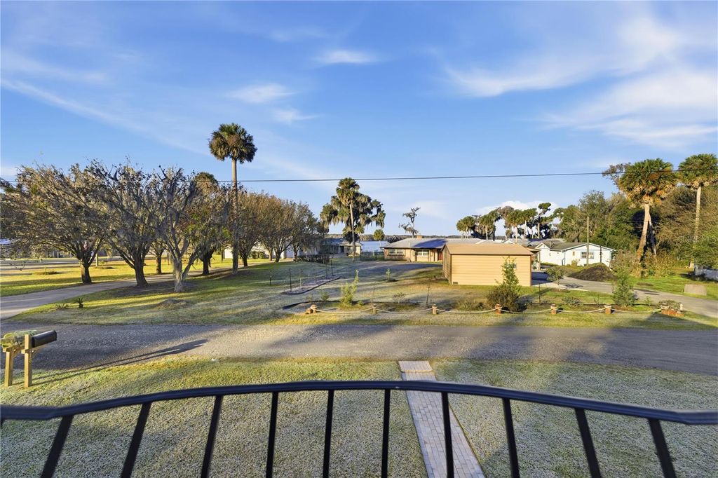 Image 6 of property listing at 118 DRIFTWOOD LANE, Georgetown, FL 32139