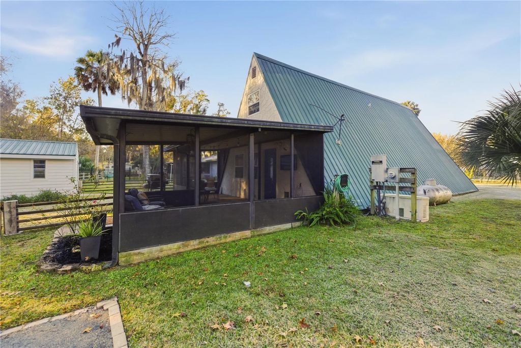 Image 7 of property listing at 118 DRIFTWOOD LANE, Georgetown, FL 32139