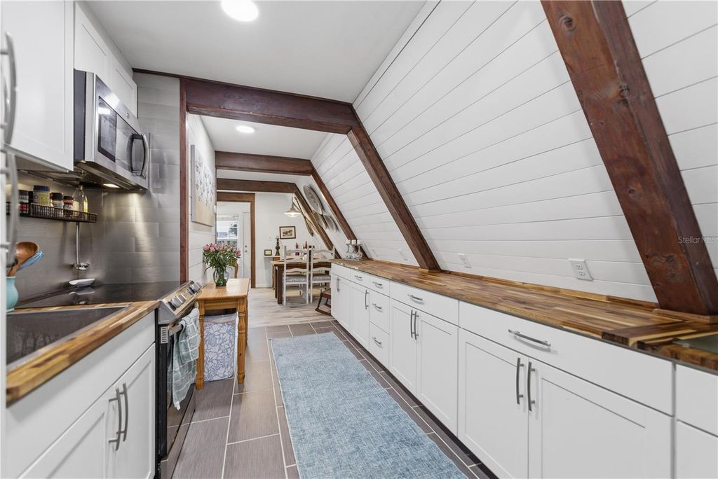 Image 9 of property listing at 118 DRIFTWOOD LANE, Georgetown, FL 32139