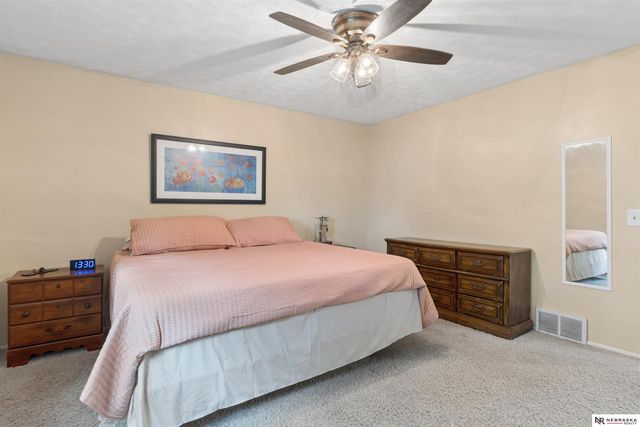 5424 S 106th Street, Omaha, NE 68127