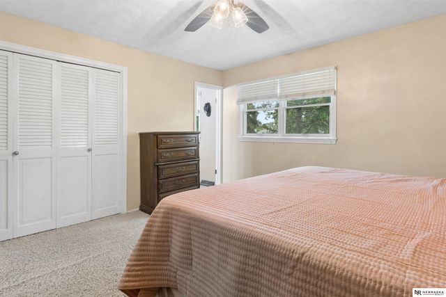 5424 S 106th Street, Omaha, NE 68127