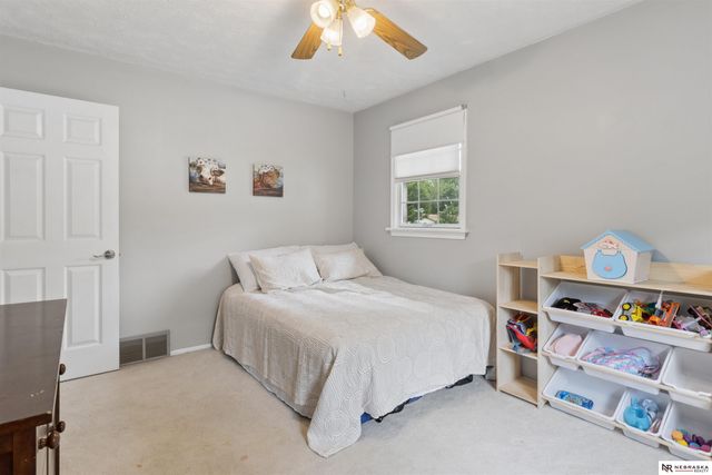 5424 S 106th Street, Omaha, NE 68127