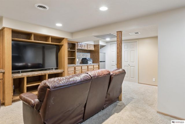 5424 S 106th Street, Omaha, NE 68127
