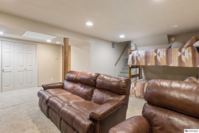 5424 S 106th Street, Omaha, NE 68127