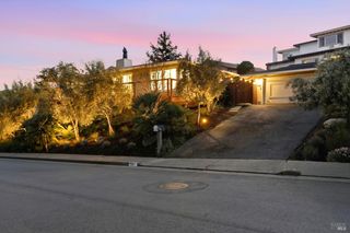 151 Oak Springs Dr, San Anselmo, CA 94960