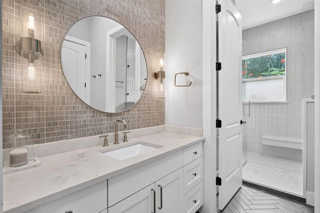 402 Aria DR, Austin, TX 78738