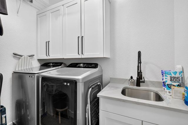 402 Aria DR, Austin, TX 78738