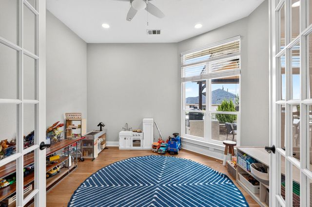 402 Aria DR, Austin, TX 78738