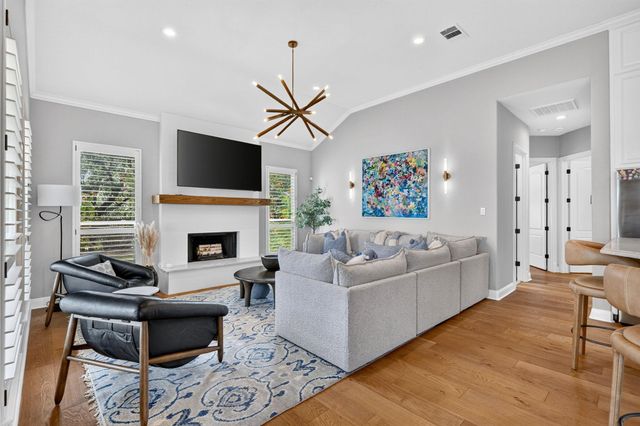 402 Aria DR, Austin, TX 78738