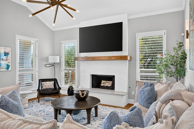 402 Aria DR, Austin, TX 78738