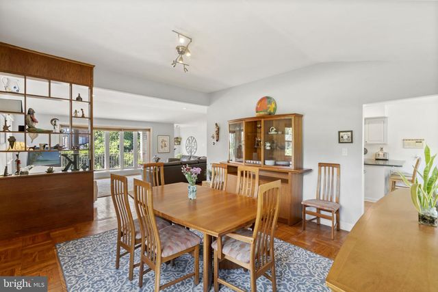 8807 HAWTHORNE LN, Wyndmoor, PA 19038