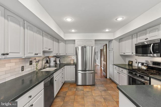 8807 HAWTHORNE LN, Wyndmoor, PA 19038