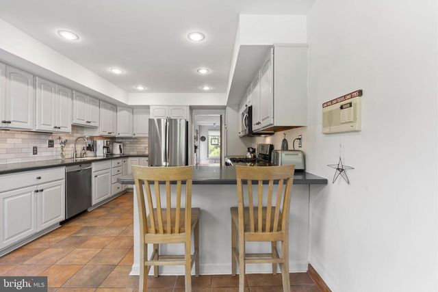 8807 HAWTHORNE LN, Wyndmoor, PA 19038