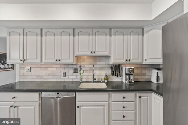 8807 HAWTHORNE LN, Wyndmoor, PA 19038