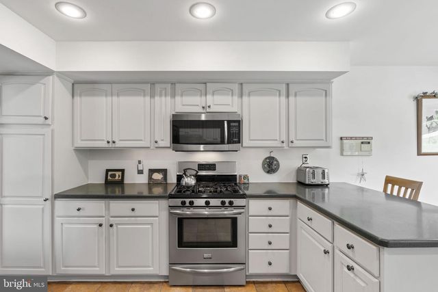 8807 HAWTHORNE LN, Wyndmoor, PA 19038