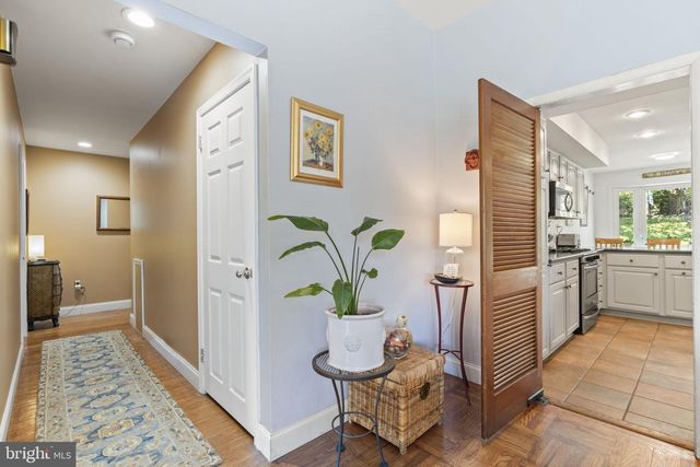 8807 HAWTHORNE LN, Wyndmoor, PA 19038