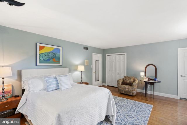 8807 HAWTHORNE LN, Wyndmoor, PA 19038