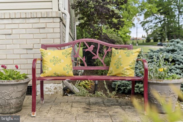 8807 HAWTHORNE LN, Wyndmoor, PA 19038