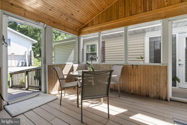8807 HAWTHORNE LN, Wyndmoor, PA 19038