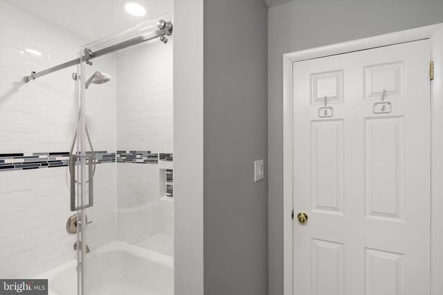 8807 HAWTHORNE LN, Wyndmoor, PA 19038