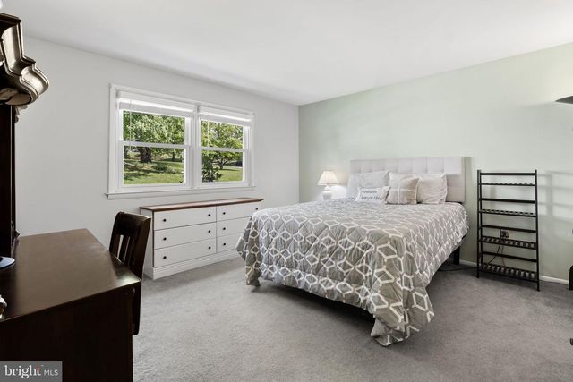 8807 HAWTHORNE LN, Wyndmoor, PA 19038