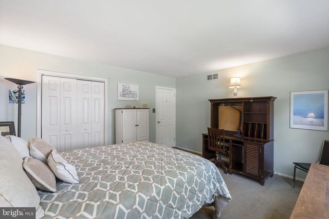8807 HAWTHORNE LN, Wyndmoor, PA 19038