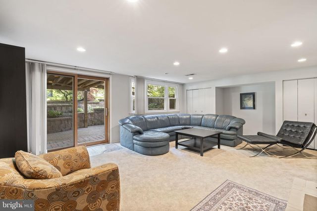 8807 HAWTHORNE LN, Wyndmoor, PA 19038