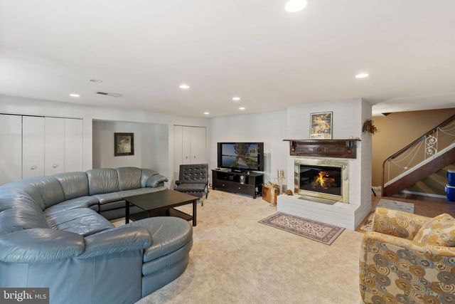 8807 HAWTHORNE LN, Wyndmoor, PA 19038