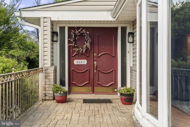 8807 HAWTHORNE LN, Wyndmoor, PA 19038