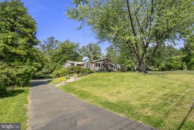 8807 HAWTHORNE LN, Wyndmoor, PA 19038