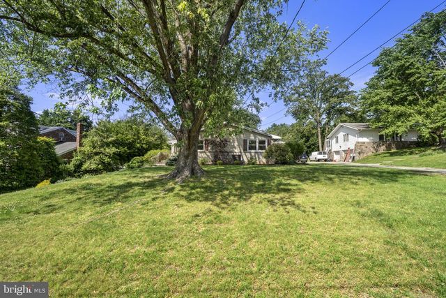 8807 HAWTHORNE LN, Wyndmoor, PA 19038
