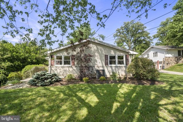 8807 HAWTHORNE LN, Wyndmoor, PA 19038