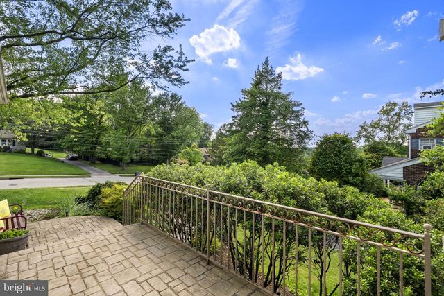 8807 HAWTHORNE LN, Wyndmoor, PA 19038