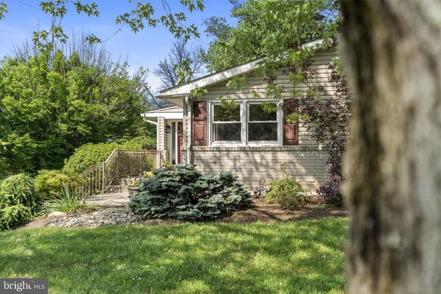 8807 HAWTHORNE LN, Wyndmoor, PA 19038
