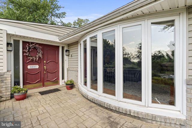 8807 HAWTHORNE LN, Wyndmoor, PA 19038