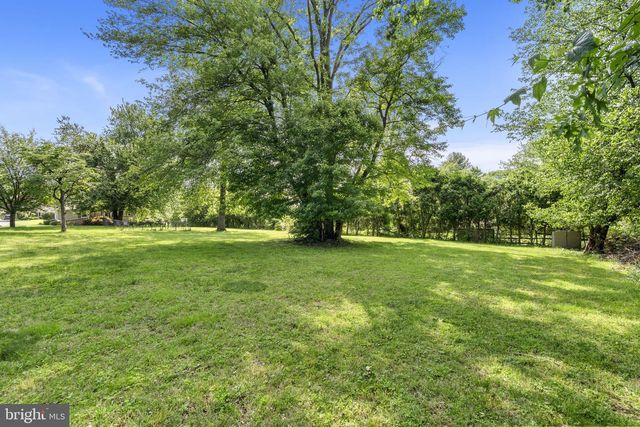 8807 HAWTHORNE LN, Wyndmoor, PA 19038