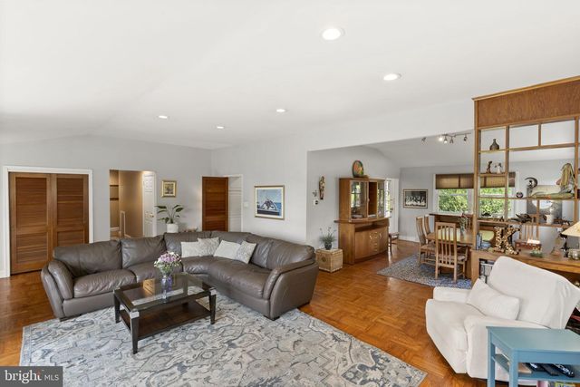 8807 HAWTHORNE LN, Wyndmoor, PA 19038
