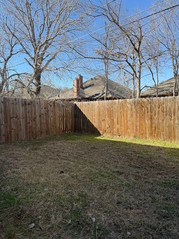 1221 Village Garden Drive, Azle, TX 76020