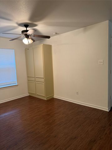 1221 Village Garden Drive, Azle, TX 76020