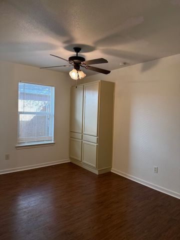 1221 Village Garden Drive, Azle, TX 76020