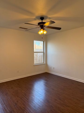 1221 Village Garden Drive, Azle, TX 76020