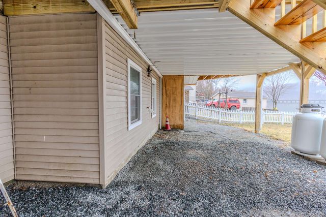 326 Glen Road, Newport City, VT 05855