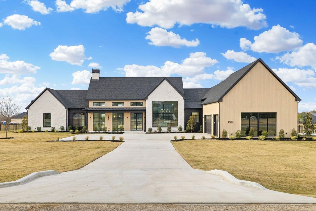 1700 Carter Lane, Gunter, TX 75058