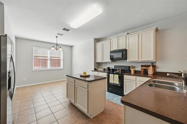 9122 Lockhart Drive, Arlington, TX 76002