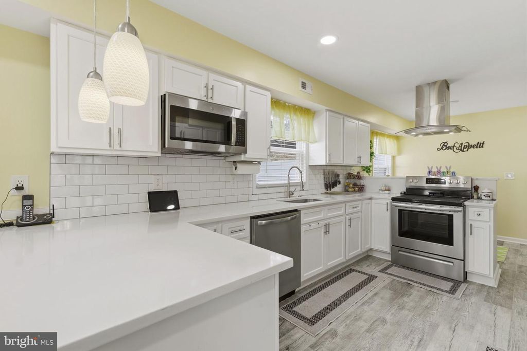 Image 9 of property listing at 505 FOSTER KNOLL DR, Joppa, MD 21085