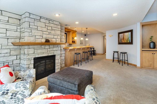 1476 Pinetree Pass, Eagan, MN 55122