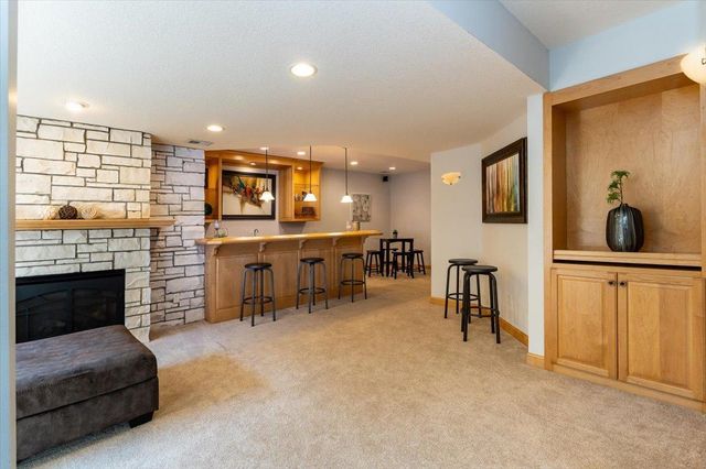 1476 Pinetree Pass, Eagan, MN 55122